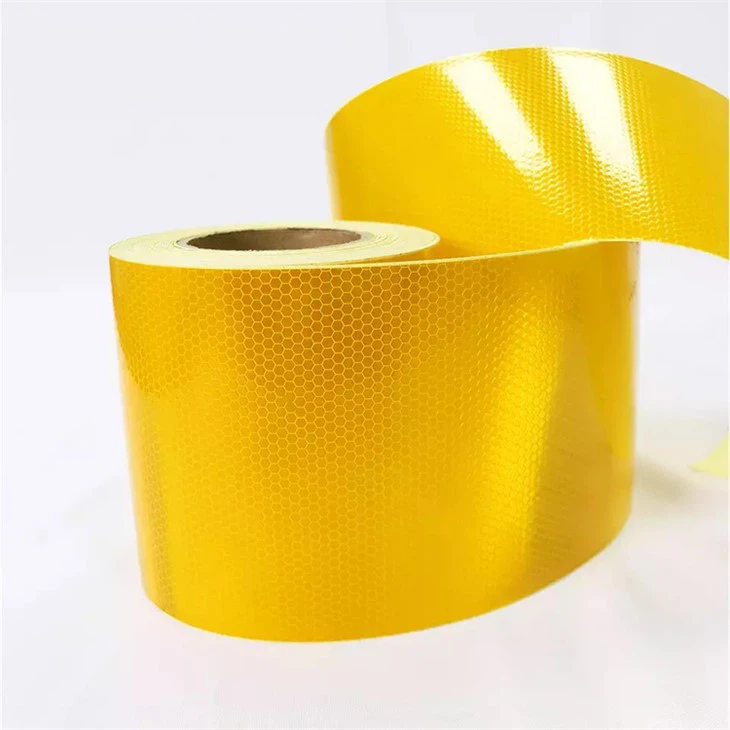 Odsevni prizmatični trak