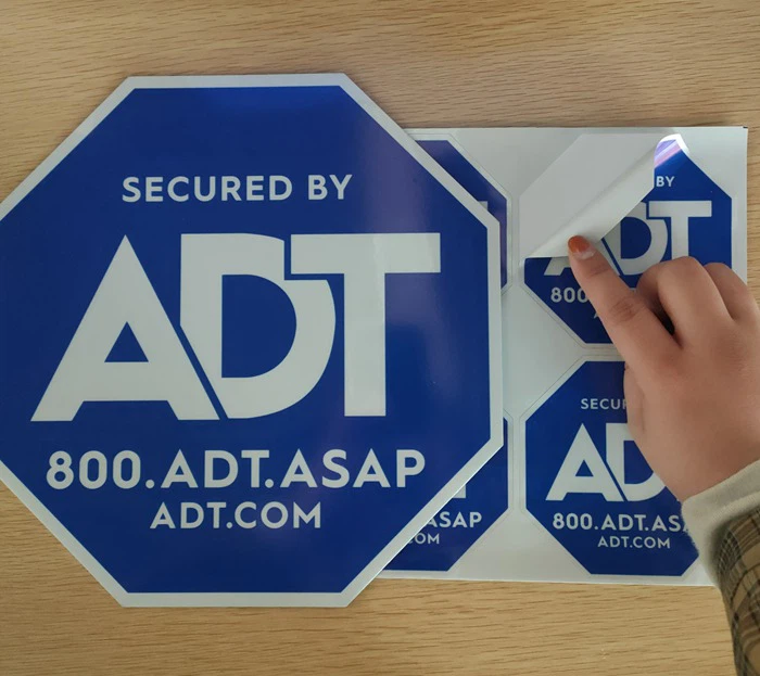 Znak in nalepka ADT